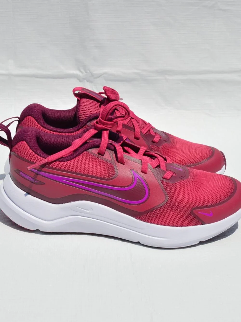 Nike Cosmic Runner (GS) Size 5Y (New)